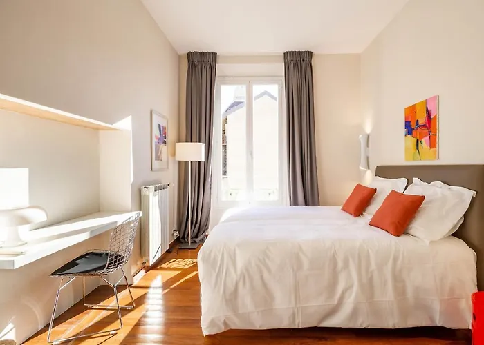 Market Square 2 Bedrooms 2 Baths Ac Private Garage
